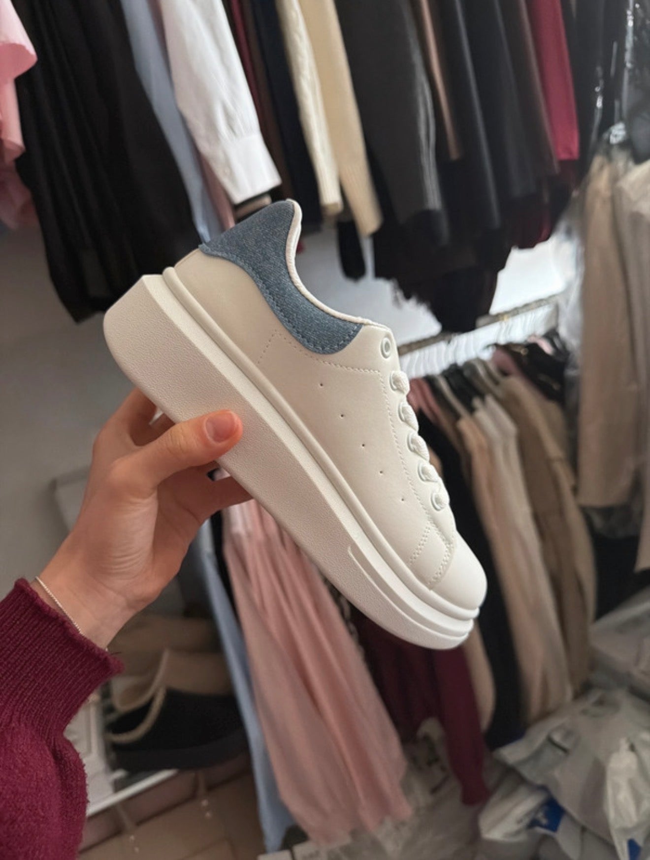Sneakers Donna Bianche con Dettaglio Denim e Suola Platform