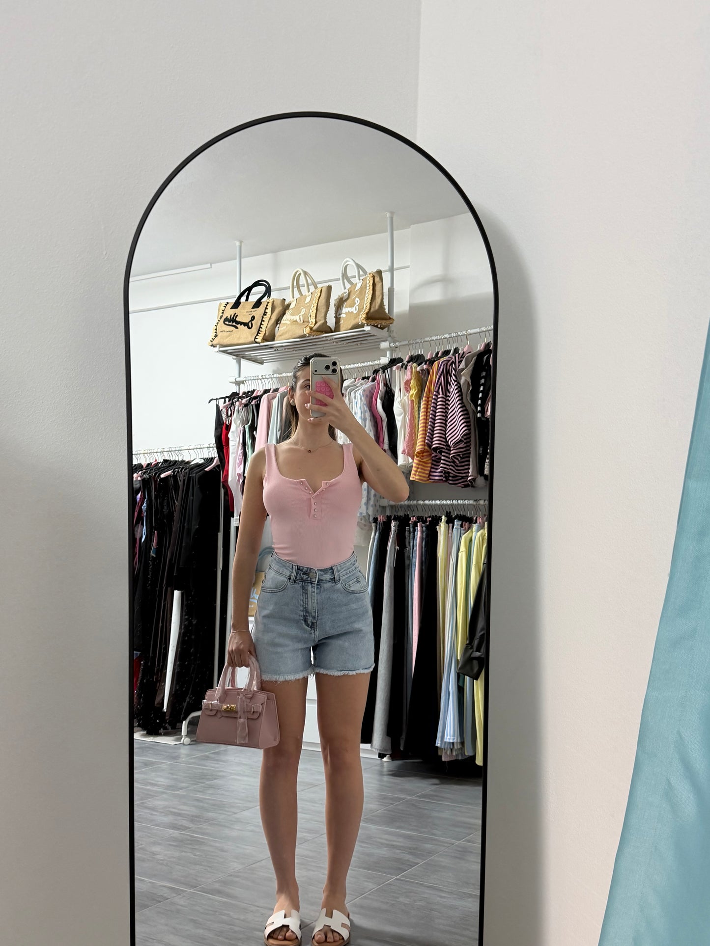 Pantaloncini con tasca rosa denim