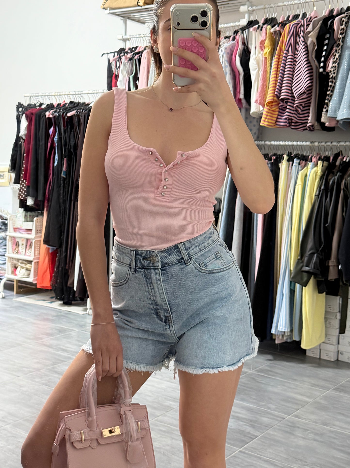 Pantaloncini con tasca rosa denim