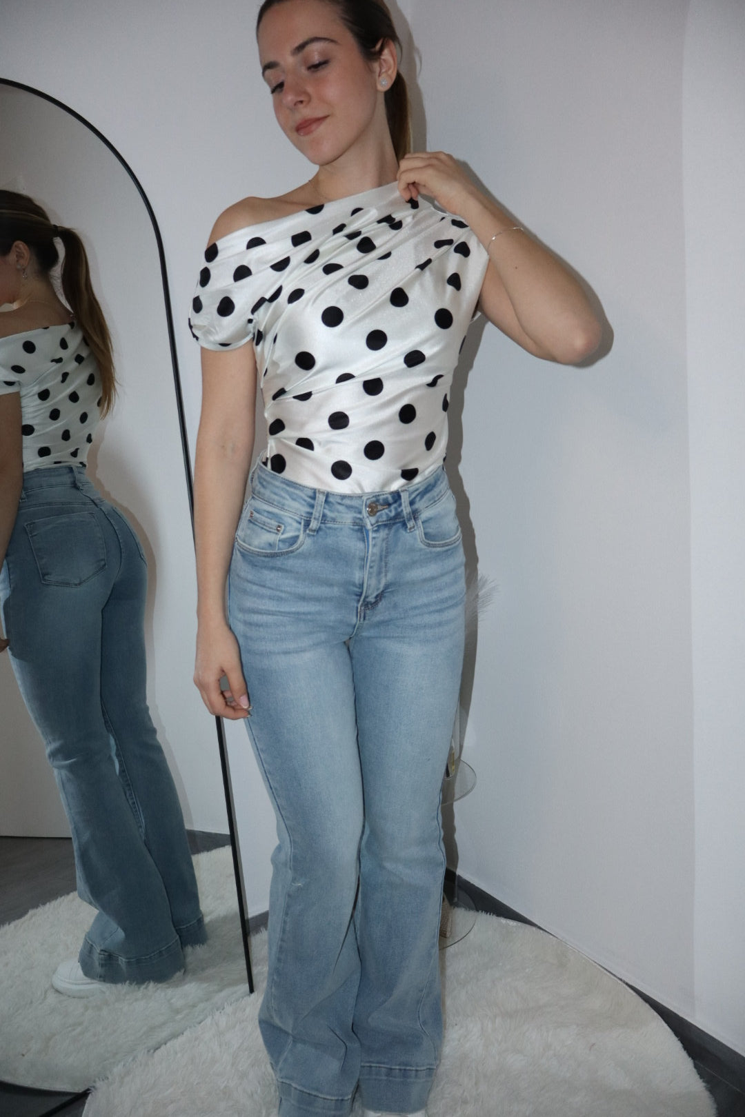 Maglia asimmetrica a pois