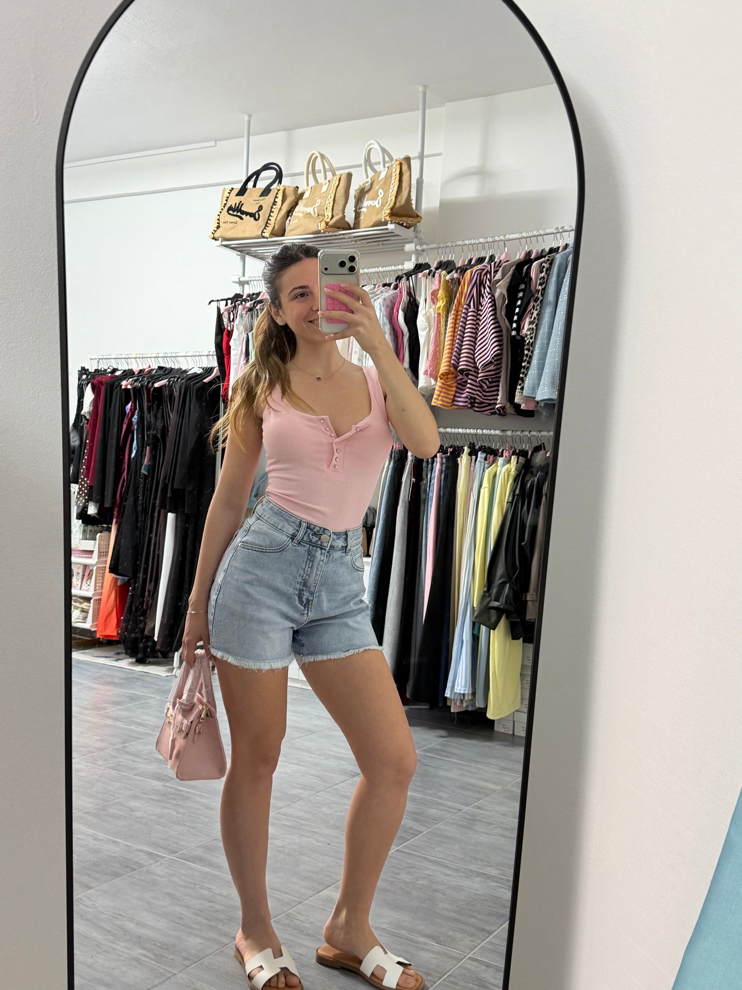 Pantaloncini con tasca rosa denim