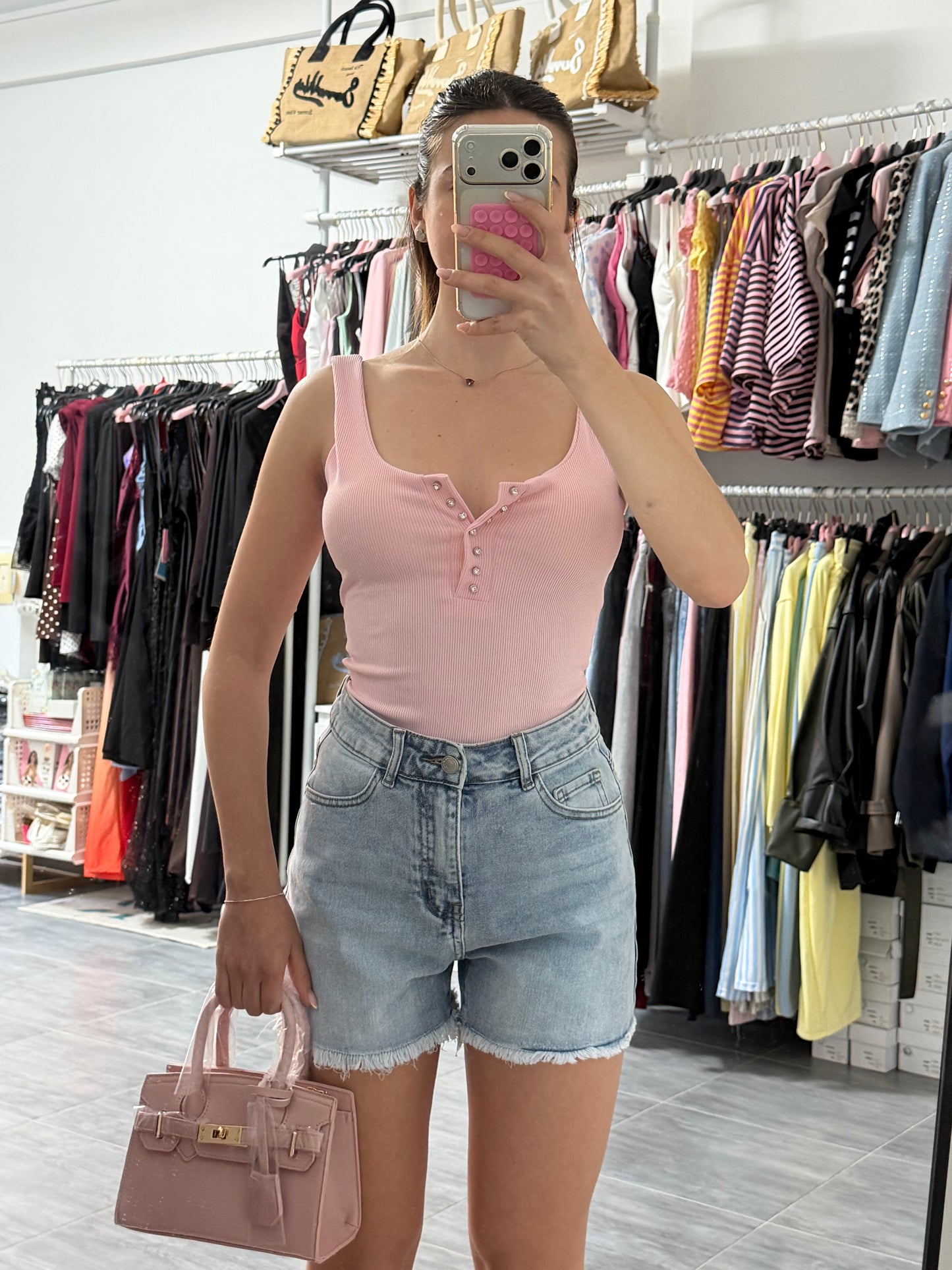 Pantaloncini con tasca rosa denim