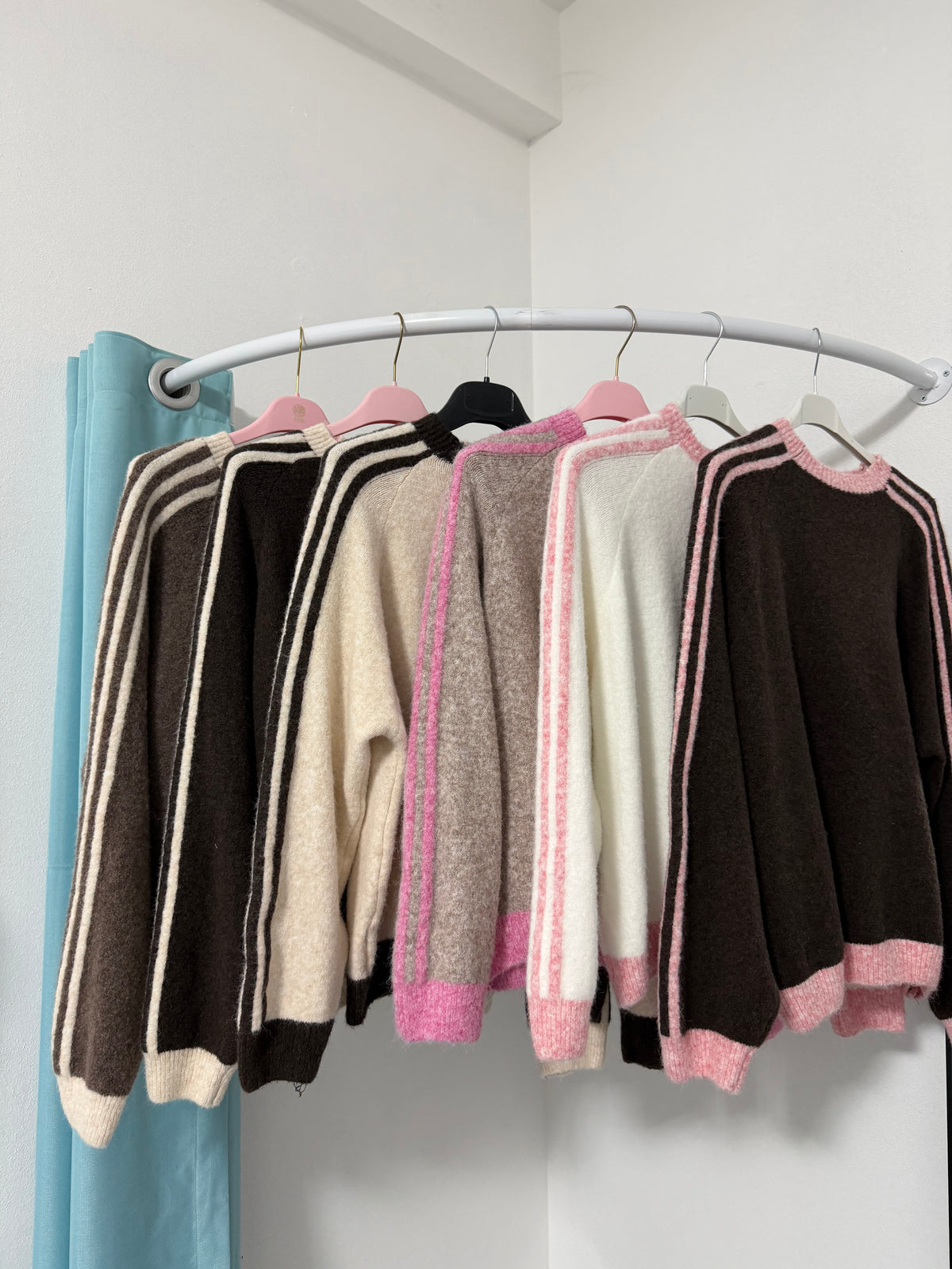 Pull con righe lato “adid” (vari colori)