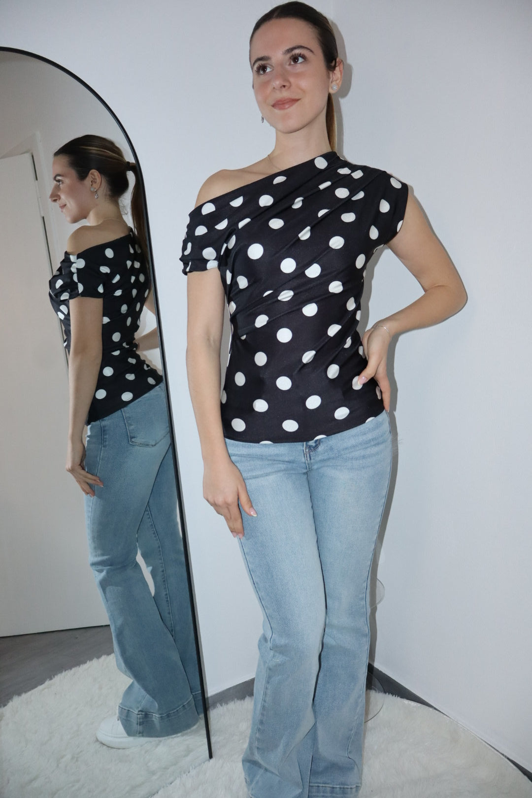 Maglia asimmetrica a pois