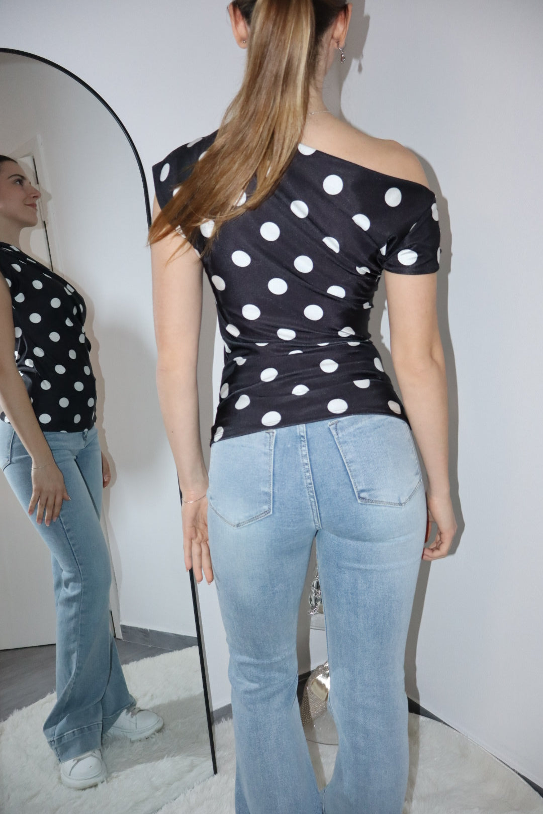 Maglia asimmetrica a pois