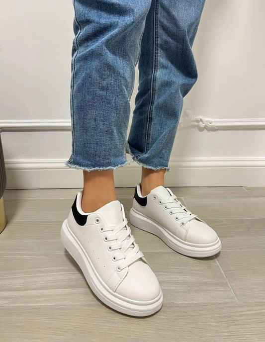 Sneakers Donna Bianche con Dettaglio Denim e Suola Platform