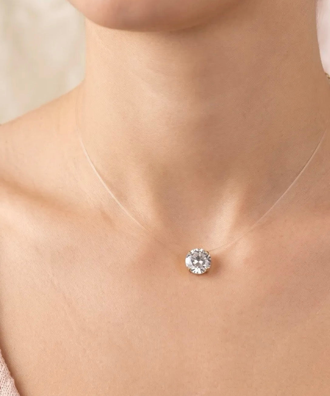 Collana trasparente con punto luce